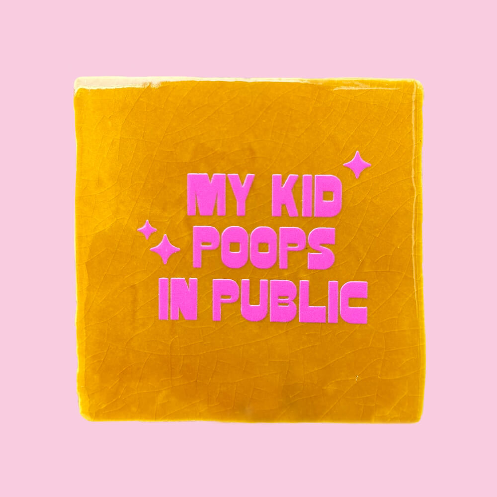 Neusje van Geusje - Quote Tegel - My kid poops in public - 10x10 cm