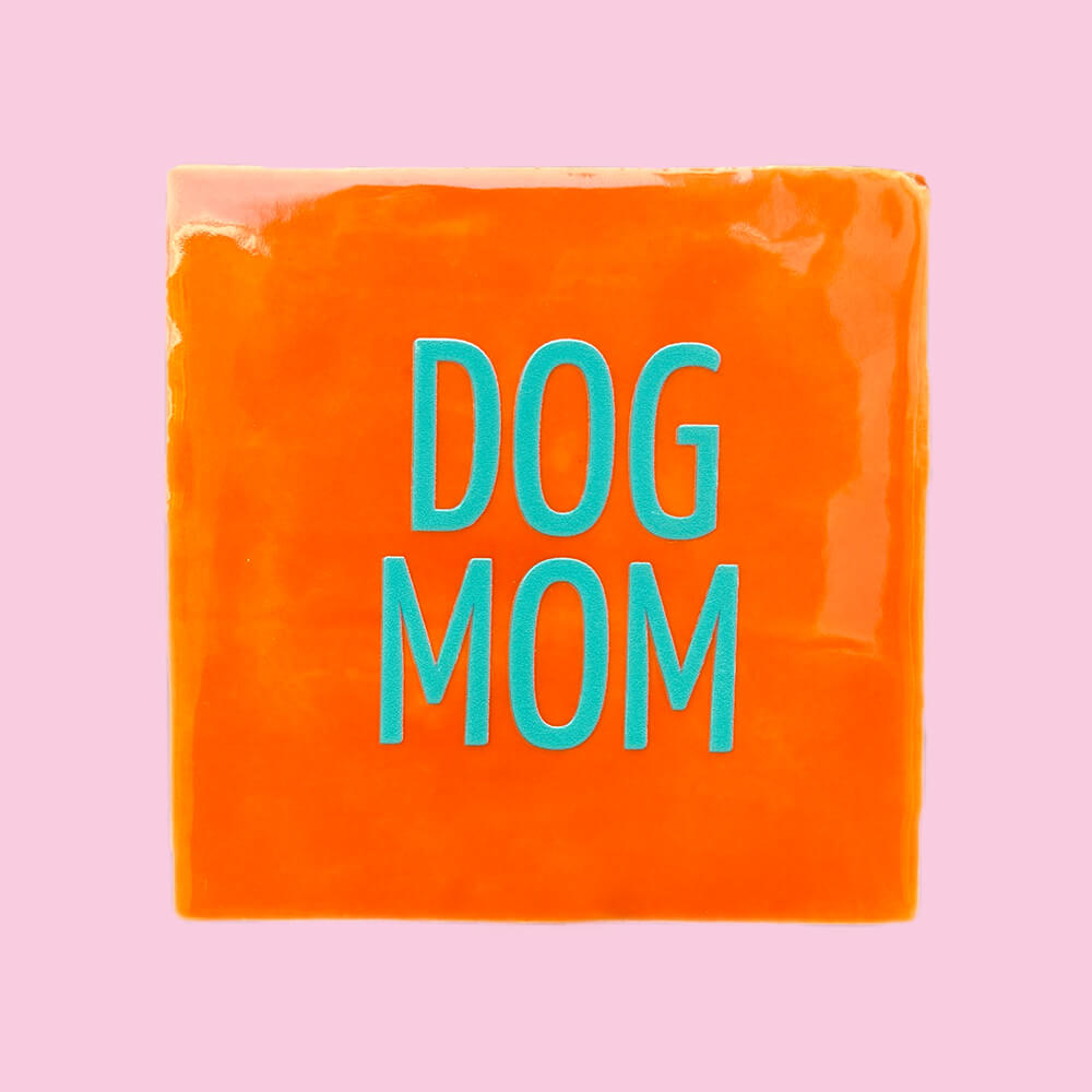 Neusje van Geusje - Quote Tegel - DOG MOM - 10x10 cm