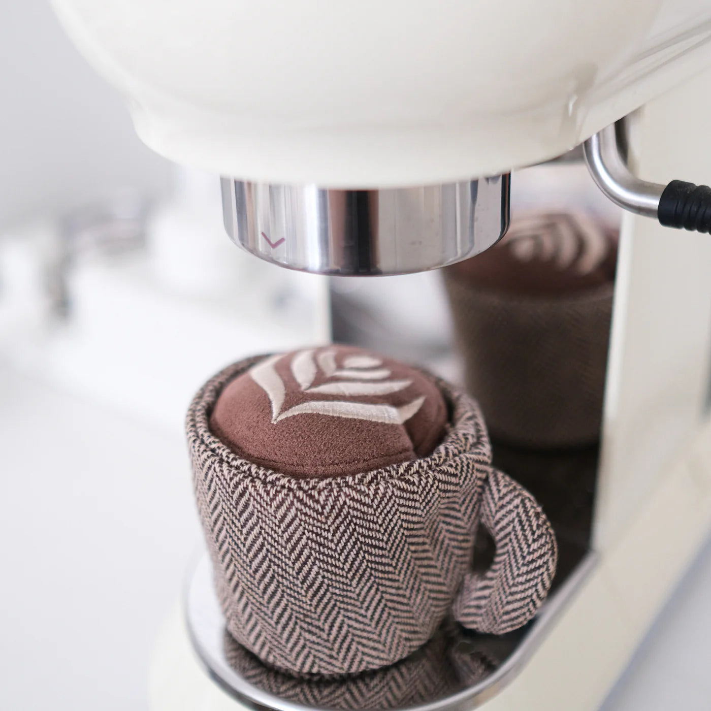 Lambwolf Collective - LATTE POP (10 cm)